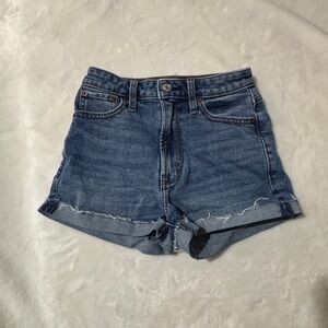 Abercrombie & Fitch - high rise shorts